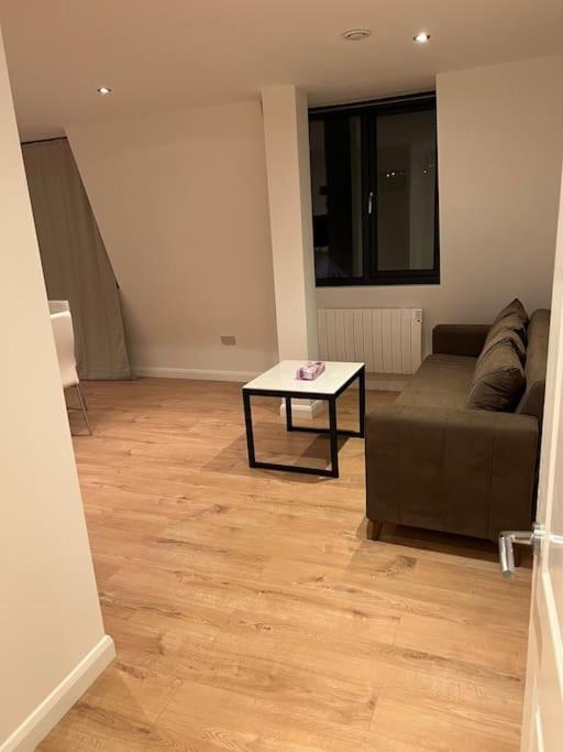 009- Studio Apartment In Ealing F5 エクステリア 写真